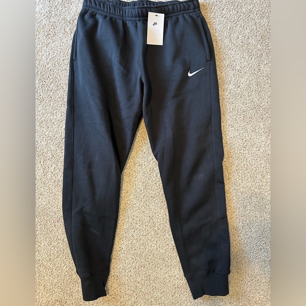 Nike Club Jogger Size M